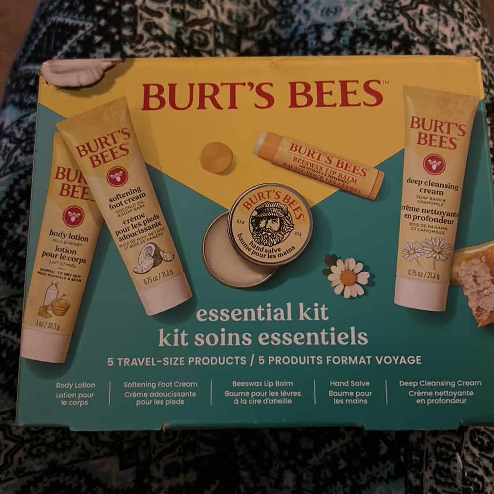 Burt’s Bees Essential Kit